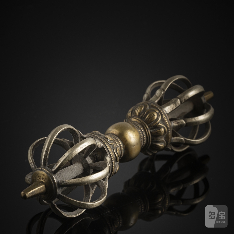 Nine-rayed bronze vajra - 图3